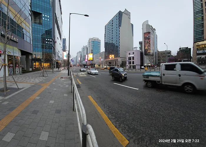 Hongdae Residence-5 1Min From Hongik Uni Station Exit #1
